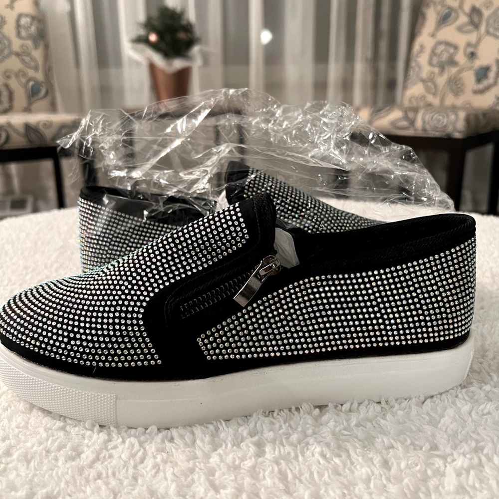 Black, sparkle slide ons. Size 8
